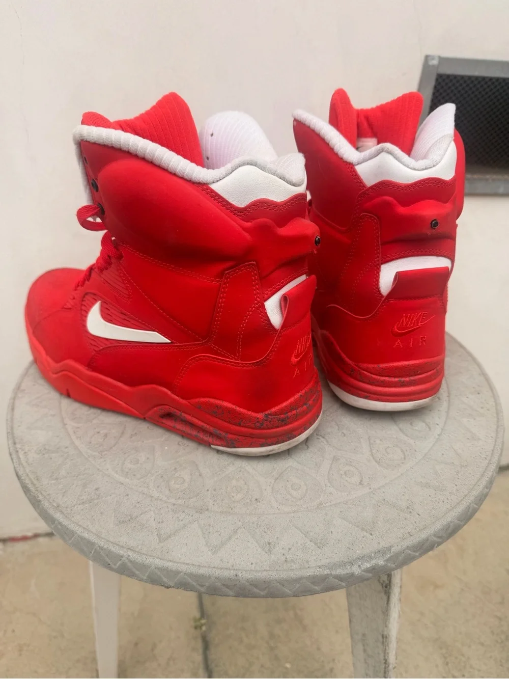 Men's Red High-Top Sneakers - Stylish Athletic Look